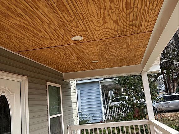 2nd image of 132 E Lacy St