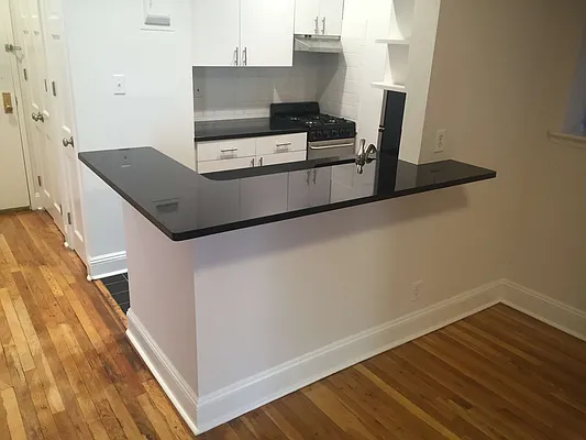 Rented by Metropolis Real Estate of Manhattan | media 7