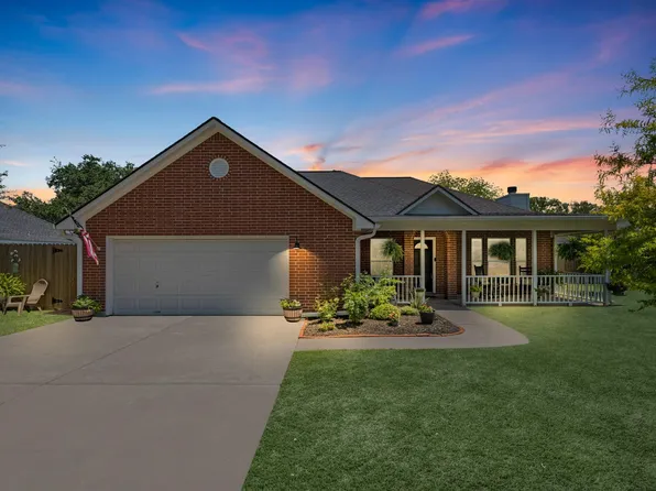 606 Walnut St, Sweeny, TX 77480