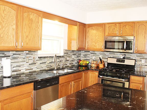 3rd image of 7841 Worthington Trace Ln