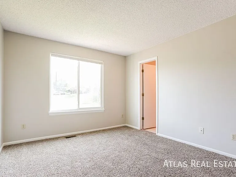 6131 Willowmore Ct — Photo 8