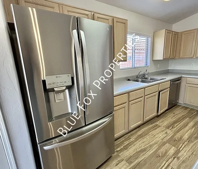 710 W Calle Alta Loma — Photo 4
