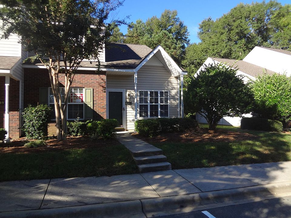 Front of End Unit Townhome
