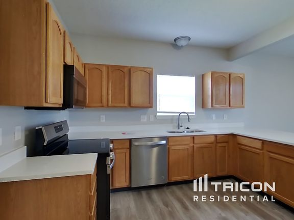 4th image of 8130 Grove Berry Dr