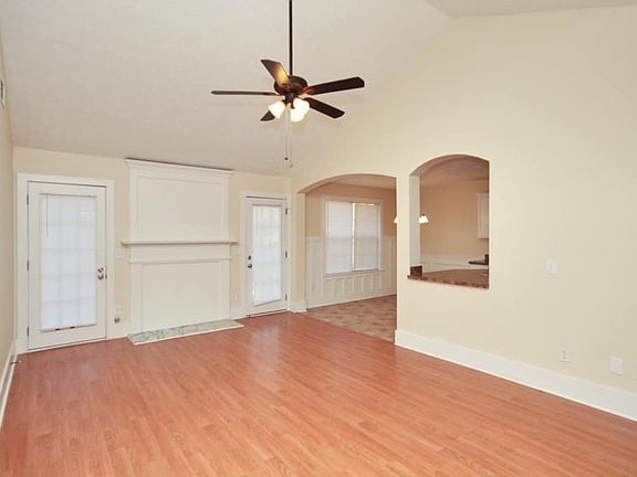 2nd image of 1267 Hickory Dr