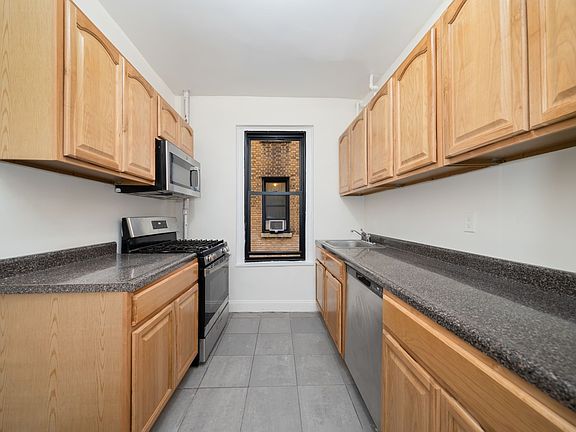 3rd image of 350 Fort Washington Ave APT 1D