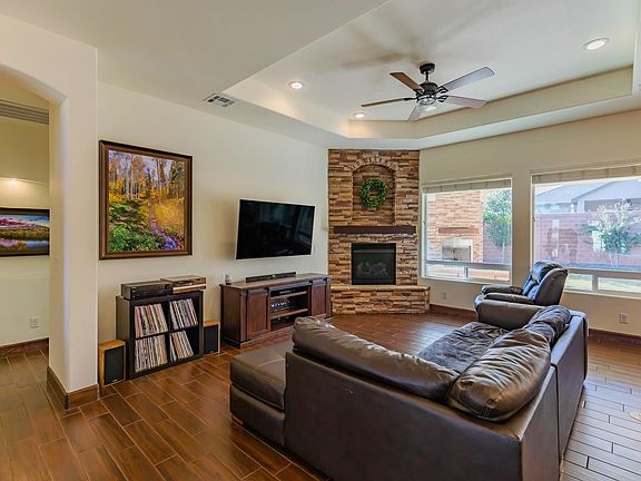 5th image of 1058 El Nido Dr