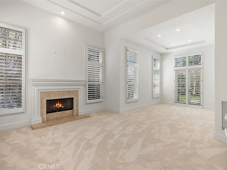 17 Colonial Dr — Photo 4