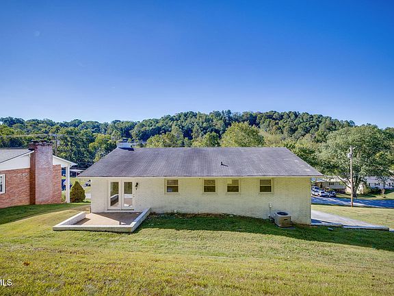4th image of 313 Summerville Rd