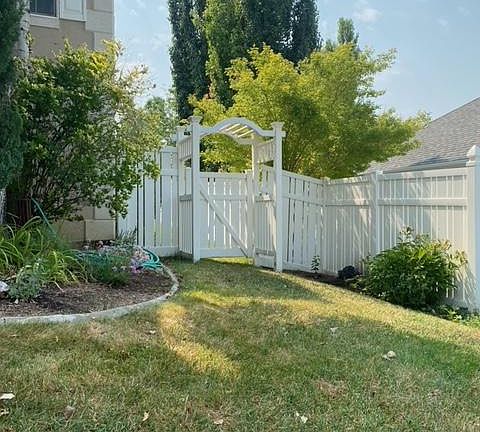 3rd image of 562 Canyon View Dr #1