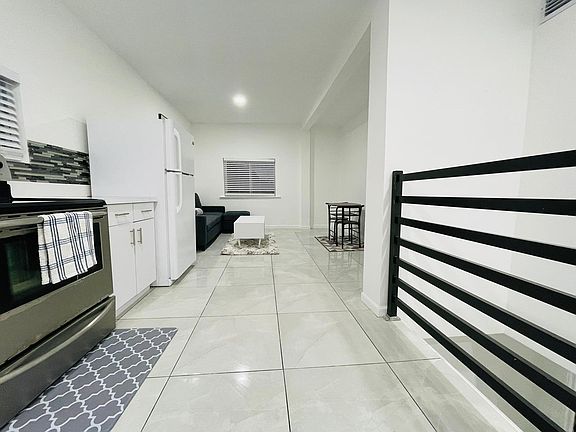 5th image of 2628 SW 31st Pl #2A