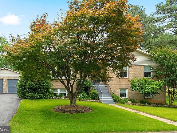 2nd image of 8905 Hazel Dr