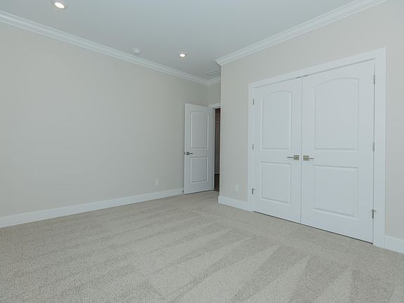 3rd image of 7018 Ironwood Cir