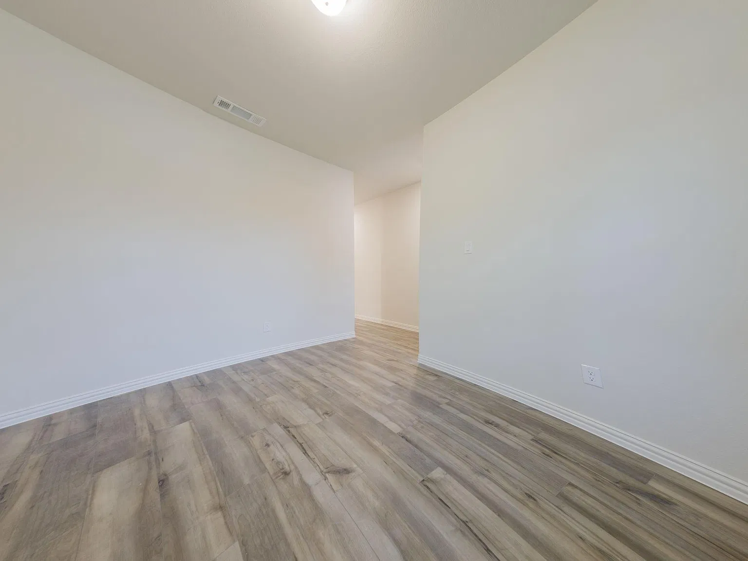 4 bed, 2651 sqft, $2,395 — Photo 4