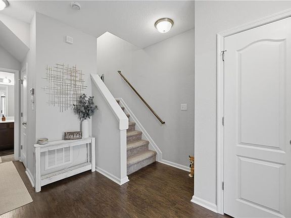 4th image of 240 Breccia Ln