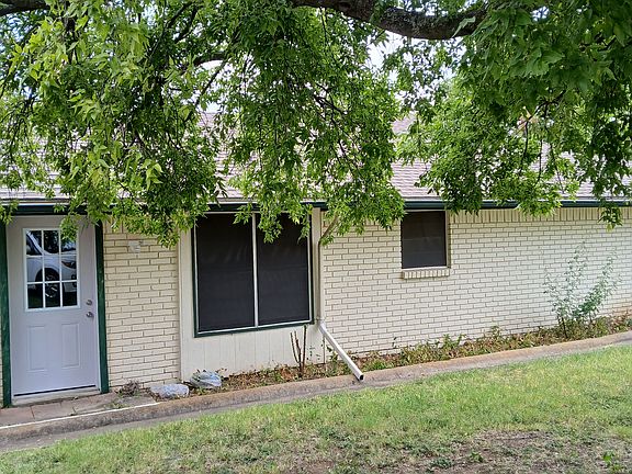 3rd image of 1512 Meadow Ln
