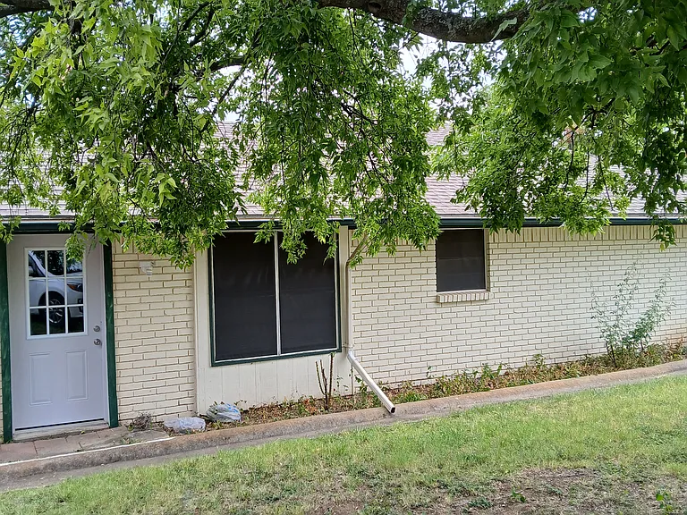 1512 Meadow Ln — Photo 3