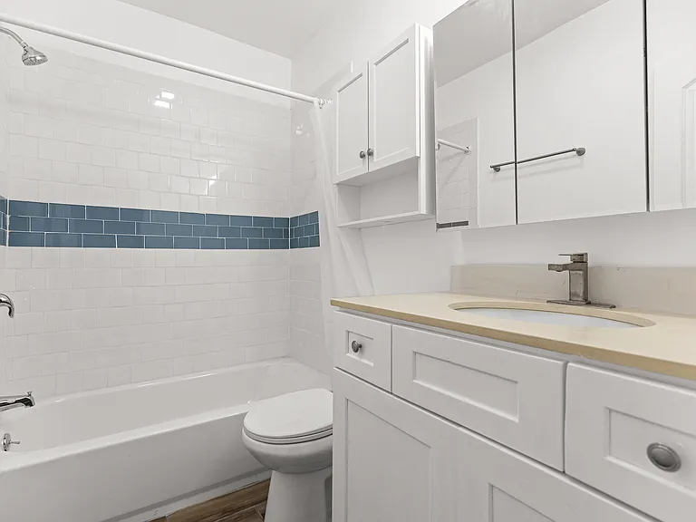 1181 N Berendo St — Photo 12
