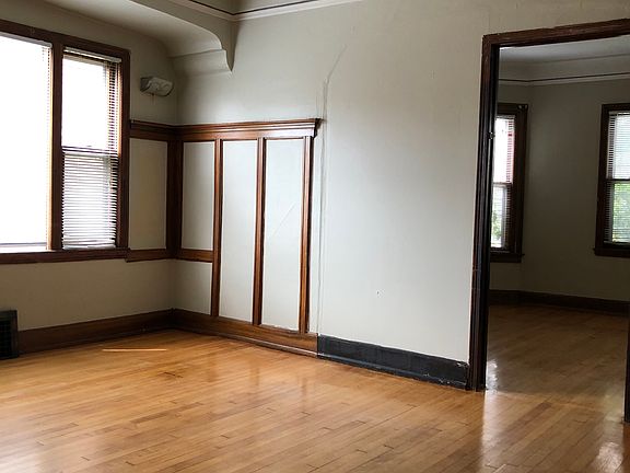 5th image of 3218 N Oakland Ave