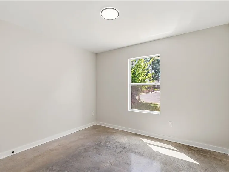 750 Barrett Pl — Photo 5