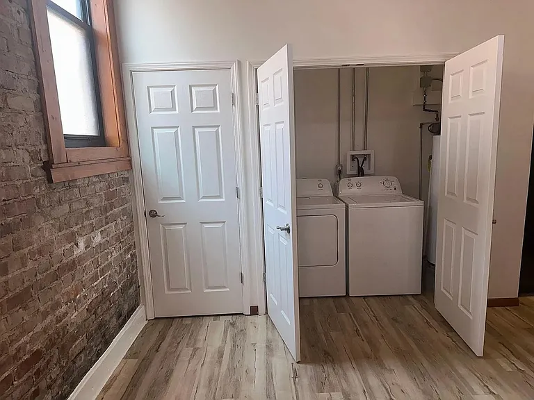 107 N Main St — Photo 21