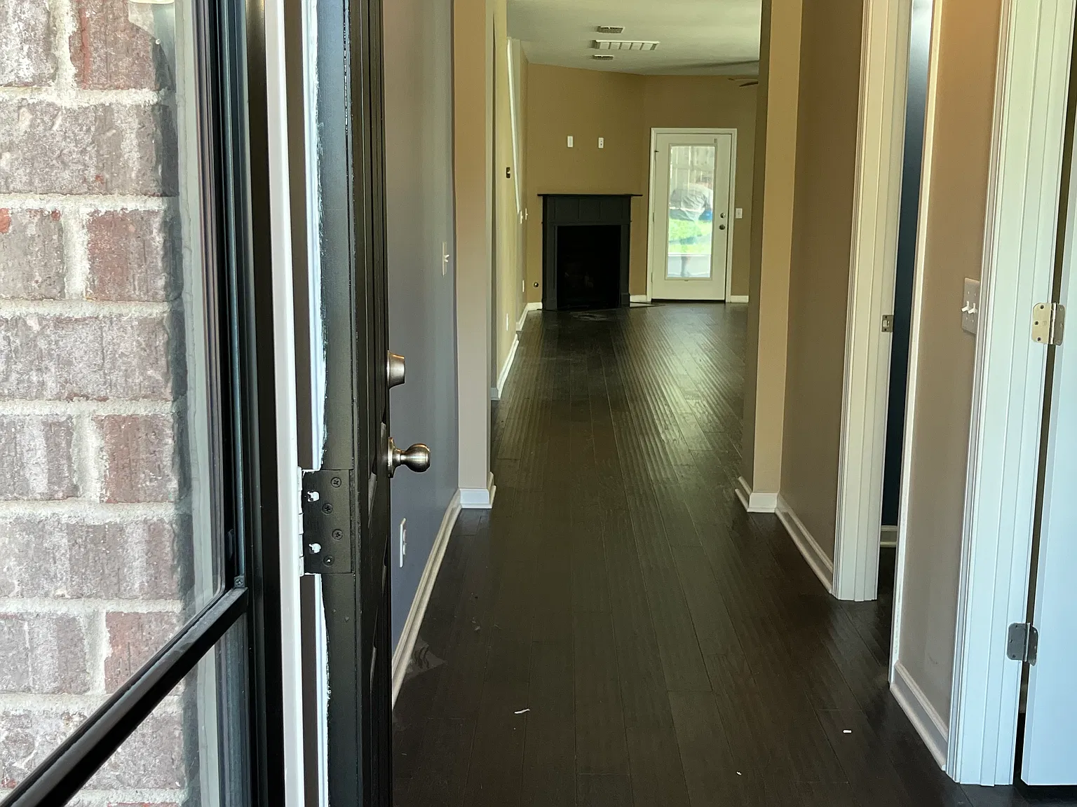 3 bed, 2.5 bath, 2500 sqft, $2,500 — Photo 4