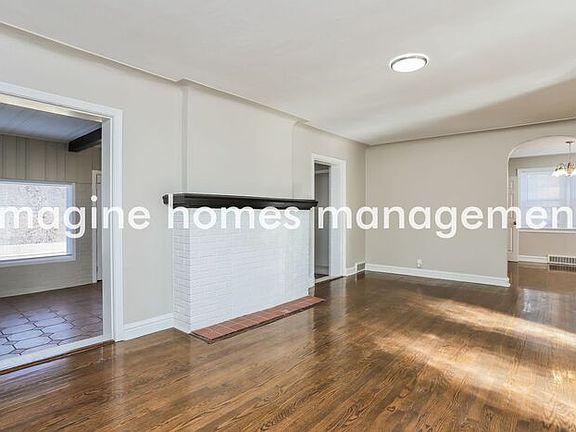 3rd image of 1115 Grandview Dr