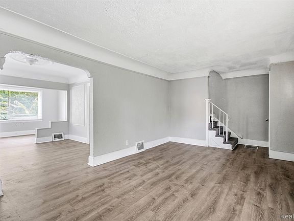 4th image of 15784 Littlefield St
