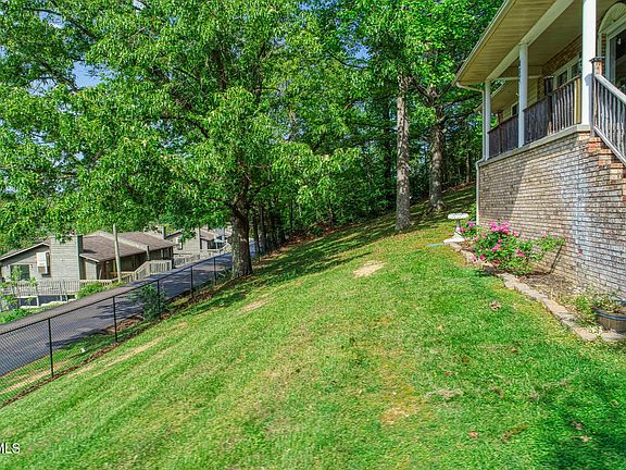 3rd image of 467 Allen Dr