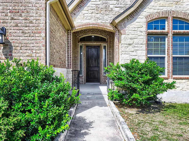 5923 Dewdrop Ln — Photo 2