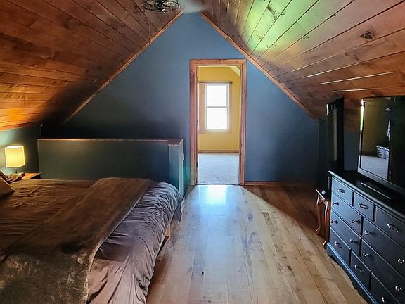 4th image of 512 W Law St