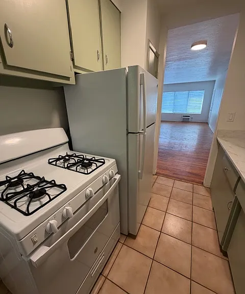 9300 E Bay Harbor Dr #204 — Photo 6