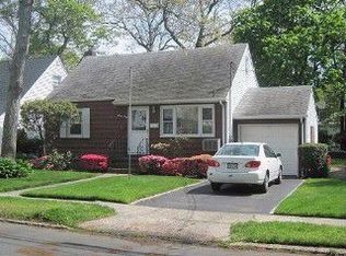 62 Harmony Dr, Massapequa Park, NY 11762