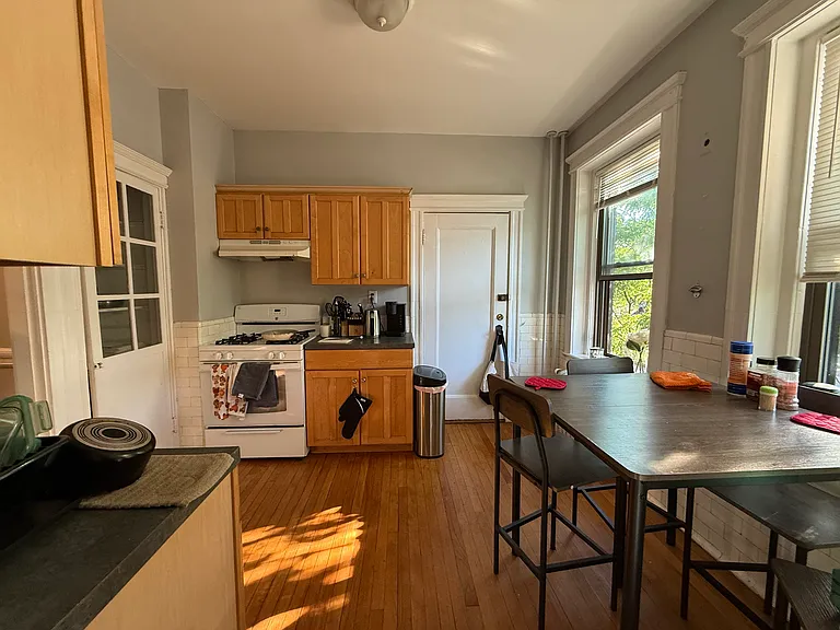 12 Greenway Ct #3 — Photo 3