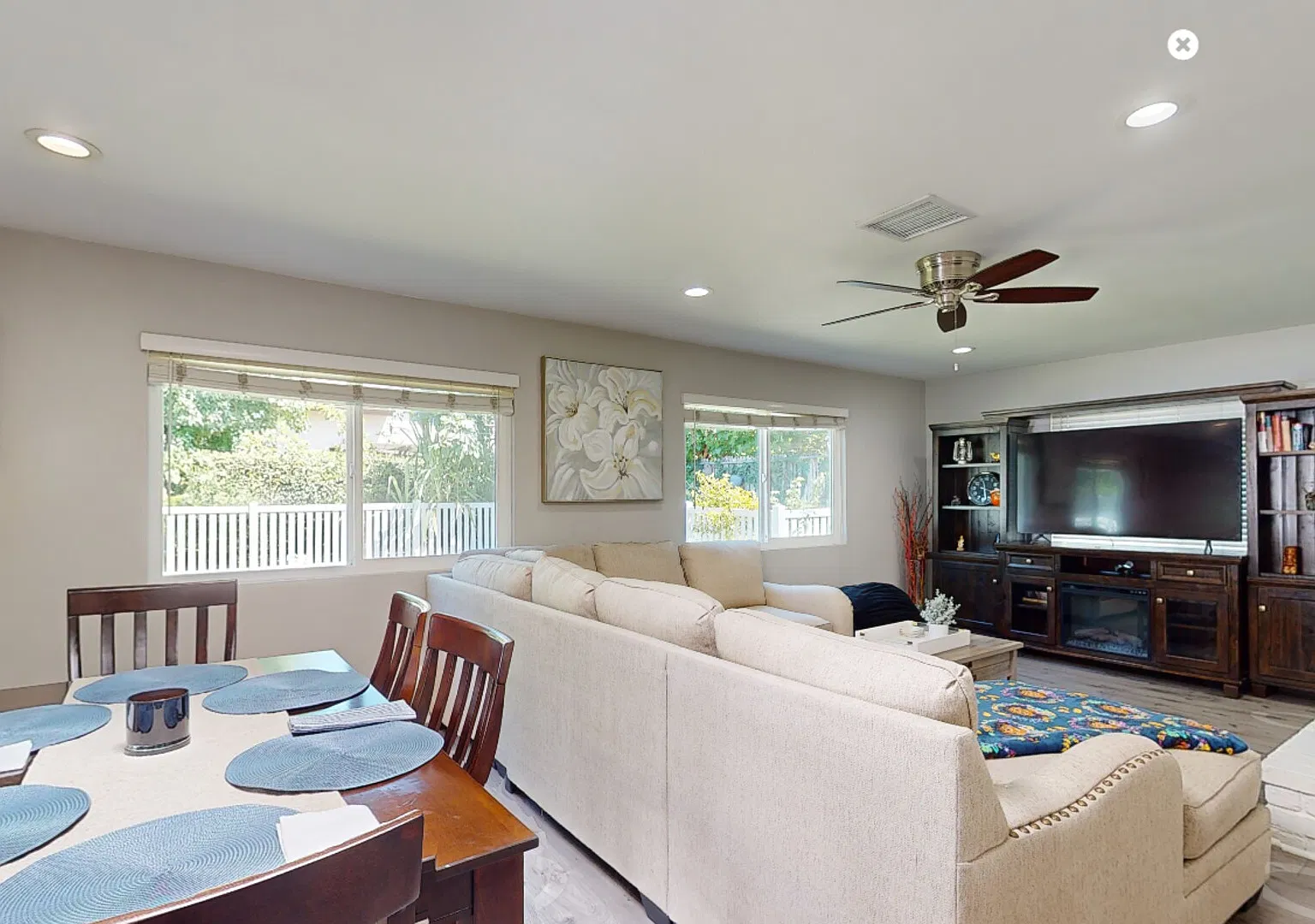 Family Oasis: Modern & Cozy Pet-Friendly Home — Photo 3