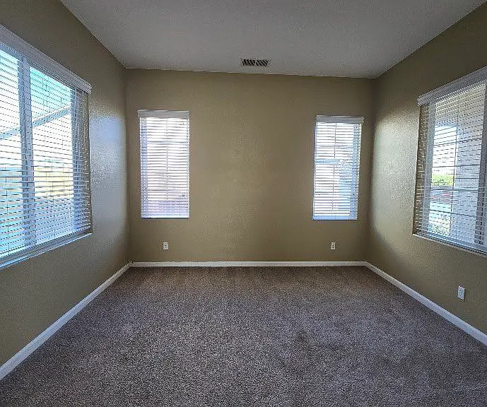 4225 N Del Rey Ave — Photo 3