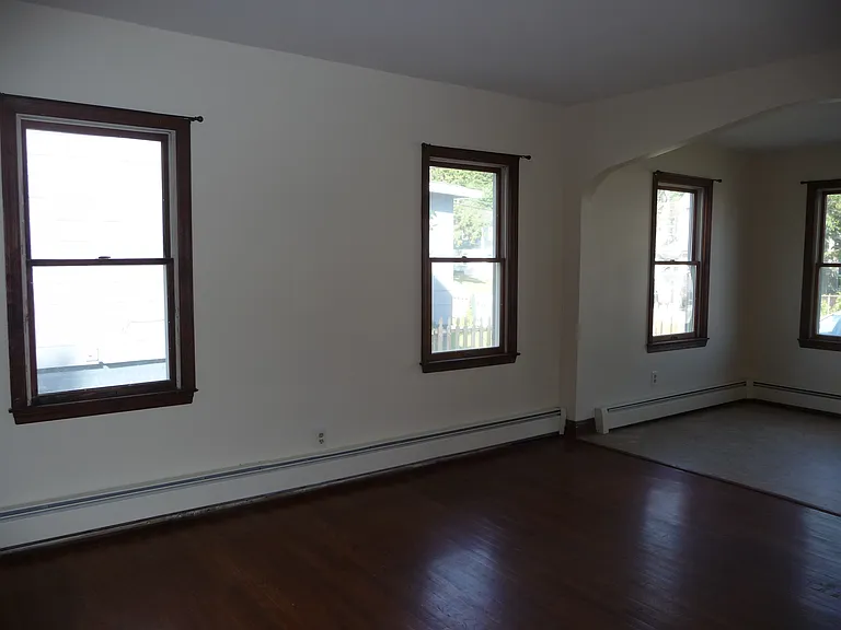 27 Oliver Ave — Photo 6