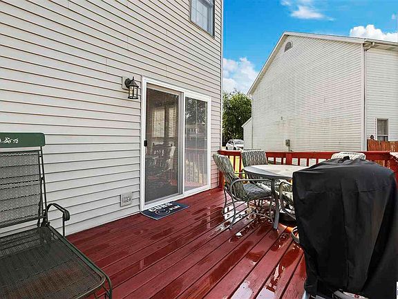 5th image of 1683 Hulman Waye Ct