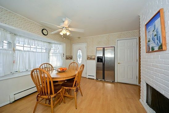 3rd image of 24 Pilgrim Ln