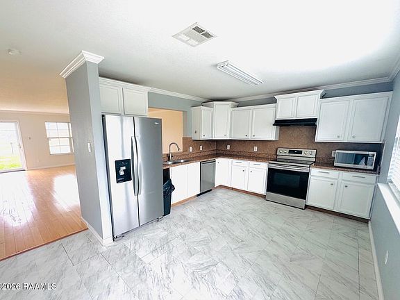 3rd image of 201 Hidden Oak Dr