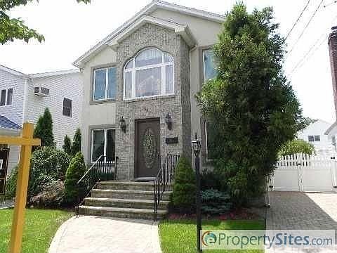 1st image of 893 Saint James Pl