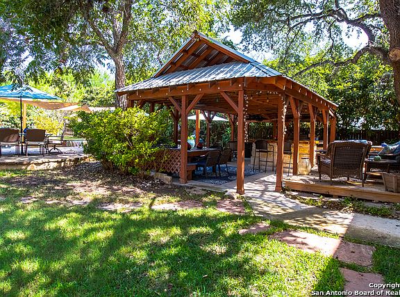 3rd image of 2047 Persimmon Dr