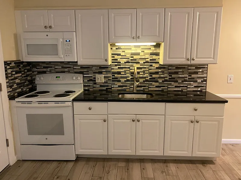 Kitchen with tile backsplash