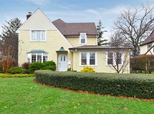 147 Chestnut St, Garden City, NY 11530