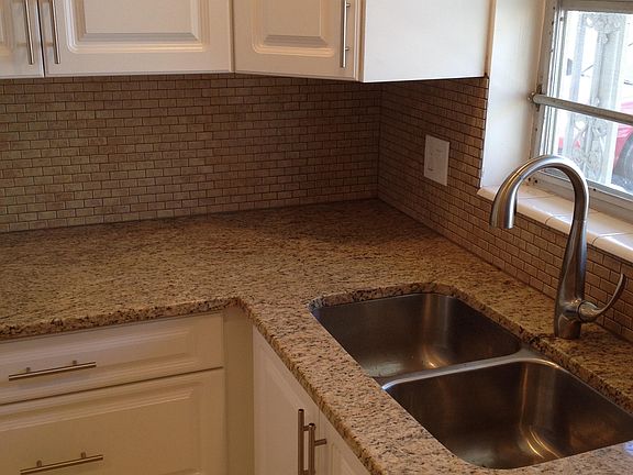 3rd image of 2751 Ashley Dr E