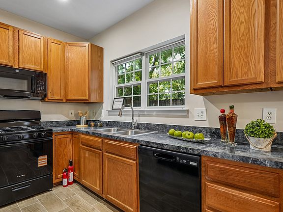 3rd image of 3326 Oxon Run Rd SE