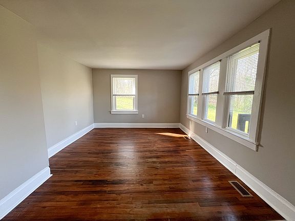 5th image of 899 Potters Ln