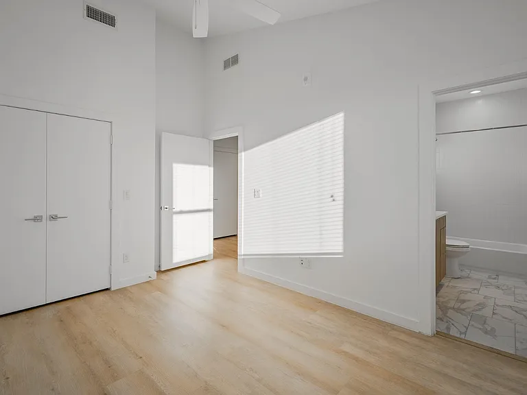4911 Belmont Ave #13 — Photo 19
