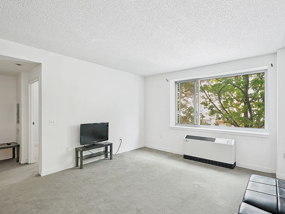 1st image of 40 W 116th St APT A207