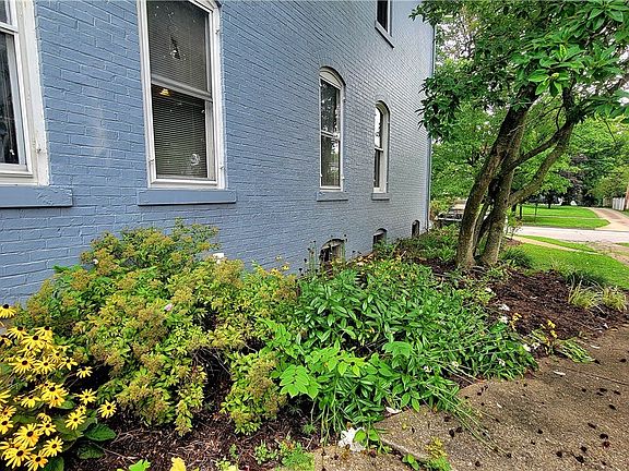 3rd image of 207 Washington St